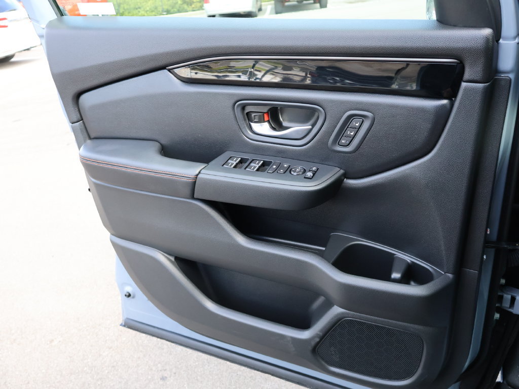 Certified 2025 Honda Pilot TrailSport image 31