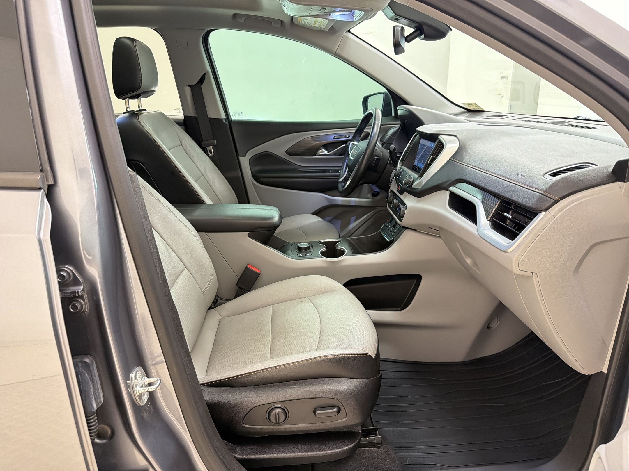 Used 2020 GMC Terrain SLT w/ Preferred Package FWD image 31