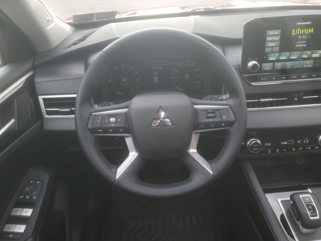 Used 2024 Mitsubishi Outlander SE AWD/4WD image 15