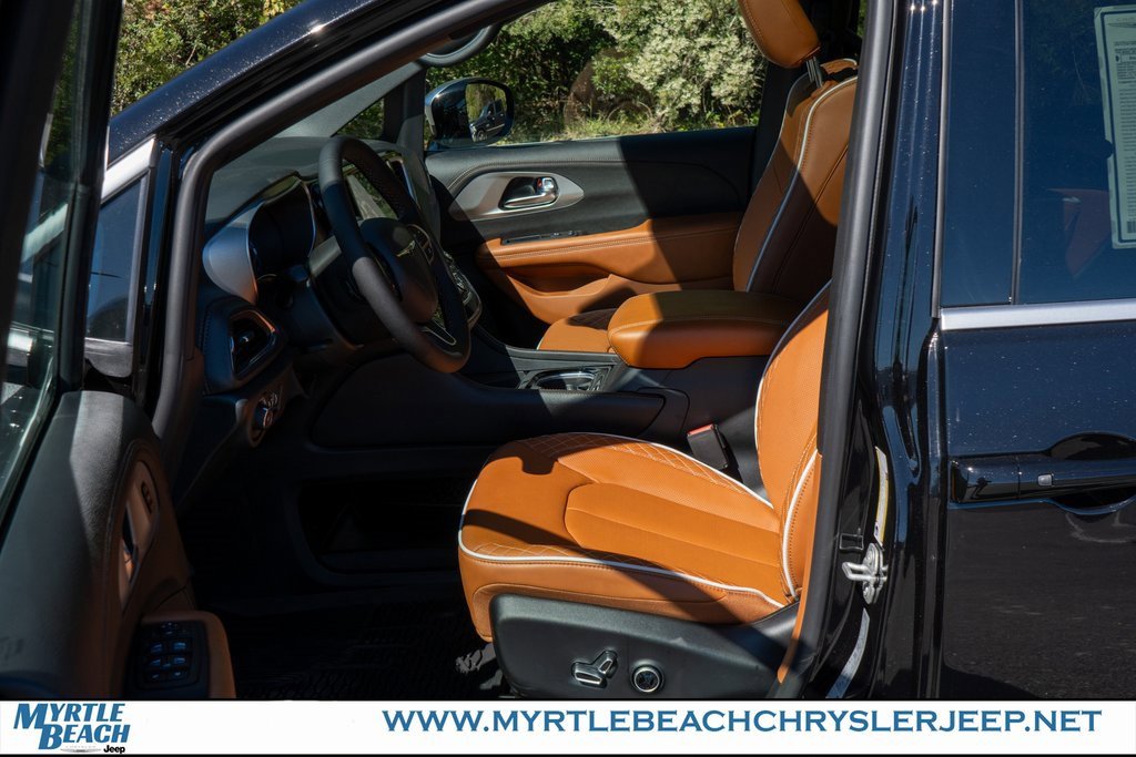 New 2026 Chrysler Pacifica Pinnacle image 18