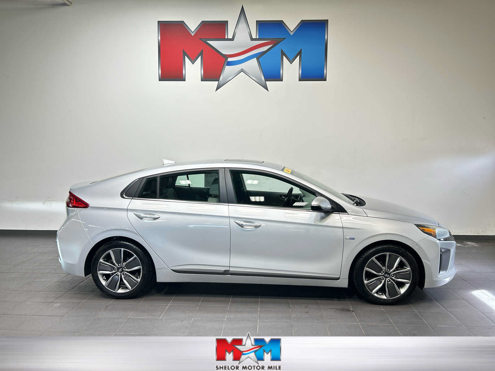 Used 2019 Hyundai Ioniq Limited w/ Ultimate Package 02 FWD image 1
