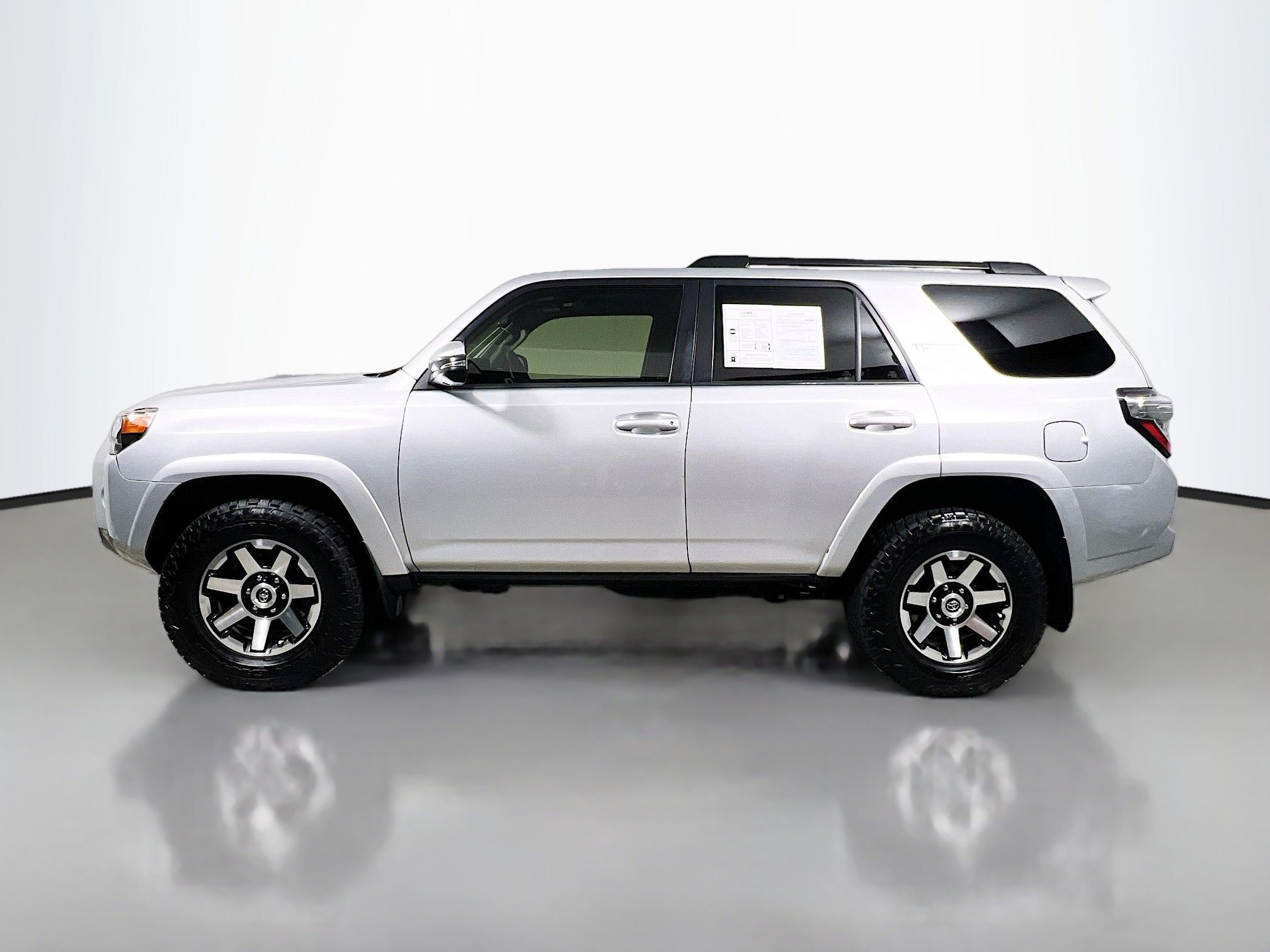Used 2019 Toyota 4Runner TRD Off-Road Premium AWD/4WD image 9