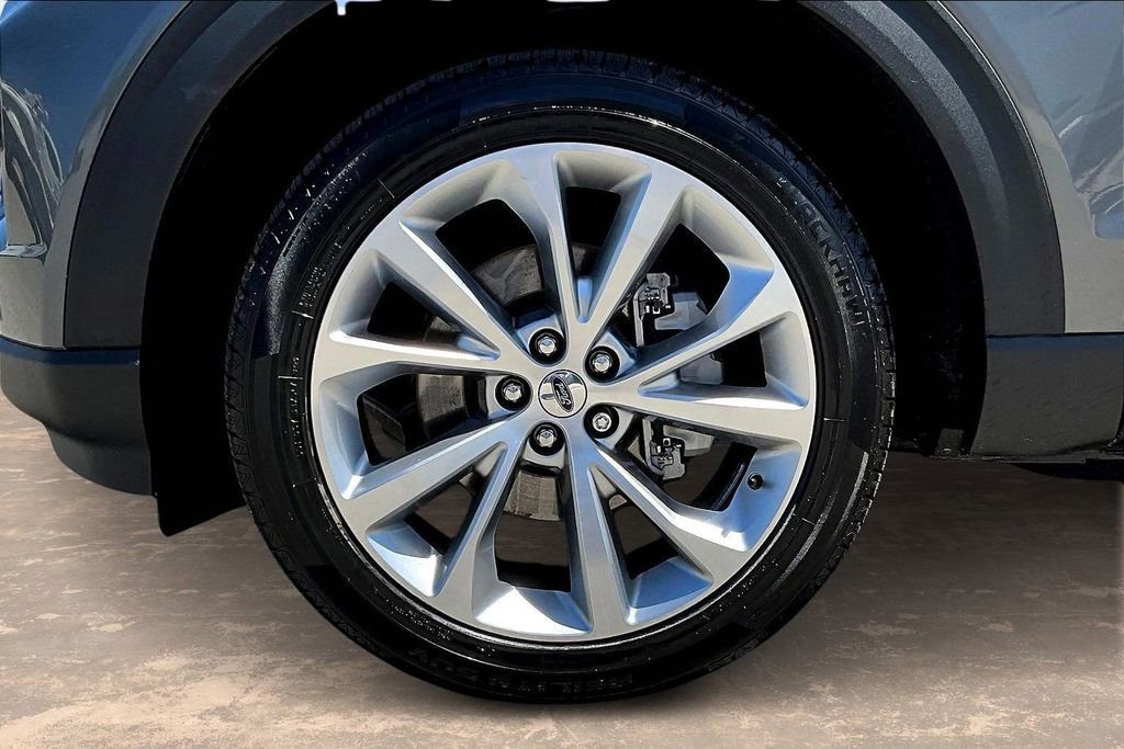 Used 2023 Ford Explorer Platinum w/ Technology Package AWD/4WD image 36