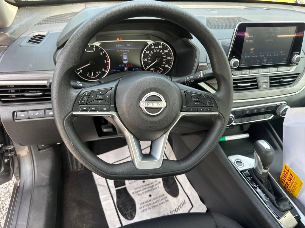 Used 2025 Nissan Altima 2.5 SV FWD image 15