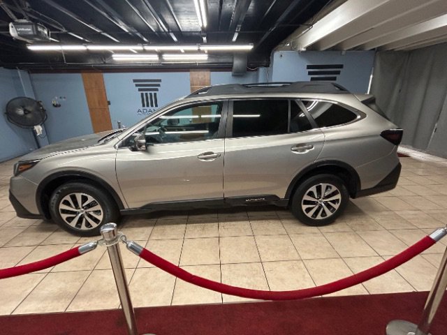 Used 2020 Subaru Outback Premium image 2