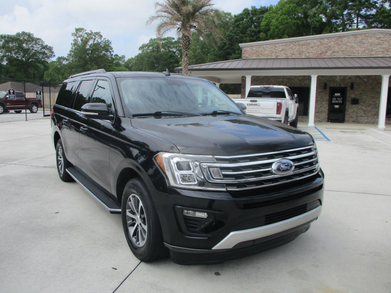 Used 2018 Ford Expedition Max XLT w/ Equipment Group 202A RWD image 4