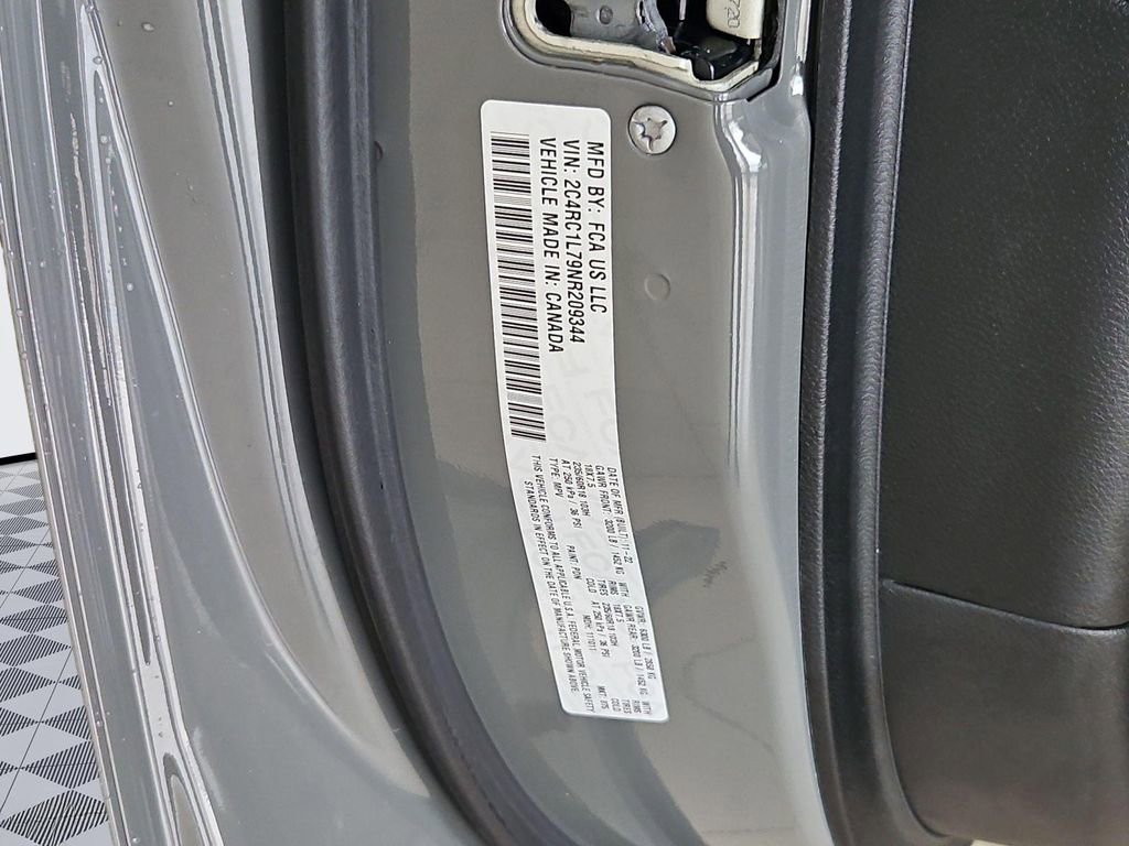 Used 2022 Chrysler Pacifica Touring-L w/ S Appearance Package image 32