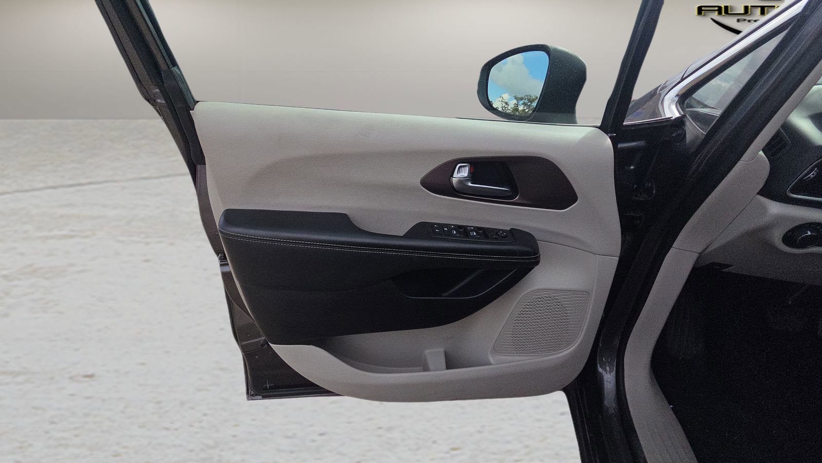 Used 2021 Chrysler Voyager Lxi FWD image 18