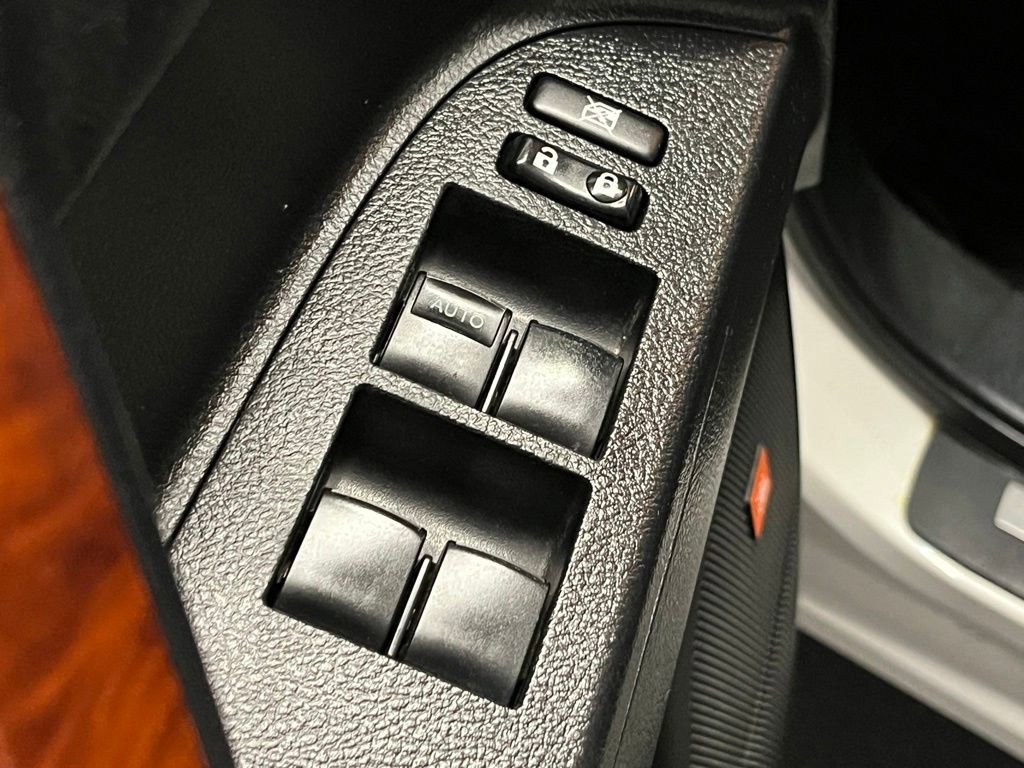 Used 2013 Toyota Highlander Limited AWD/4WD image 17