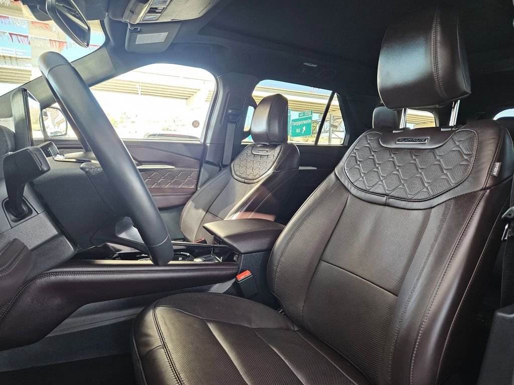 Used 2025 Ford Explorer Platinum w/ LUX Leather Package image 15