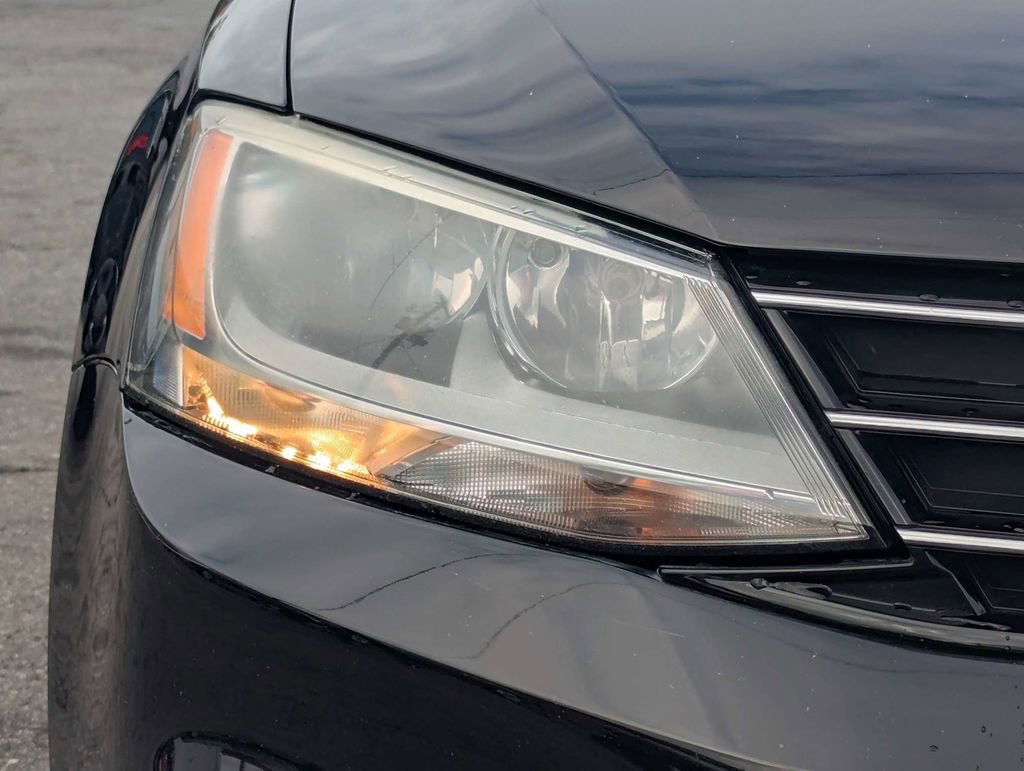 Used 2016 Volkswagen Jetta Sport image 10