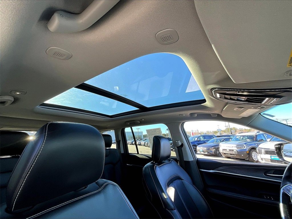 Used 2022 Jeep Grand Cherokee Limited image 21