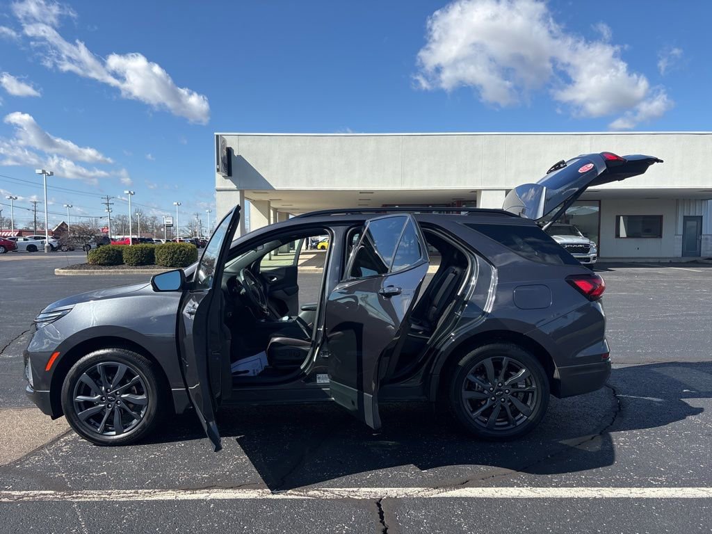 Used 2023 Chevrolet Equinox RS FWD image 18