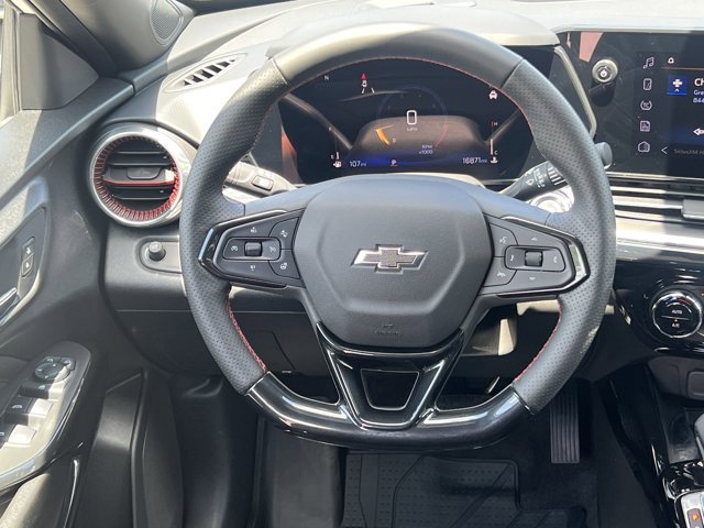 Used 2024 Chevrolet Trax RS w/ Sunroof Package image 24