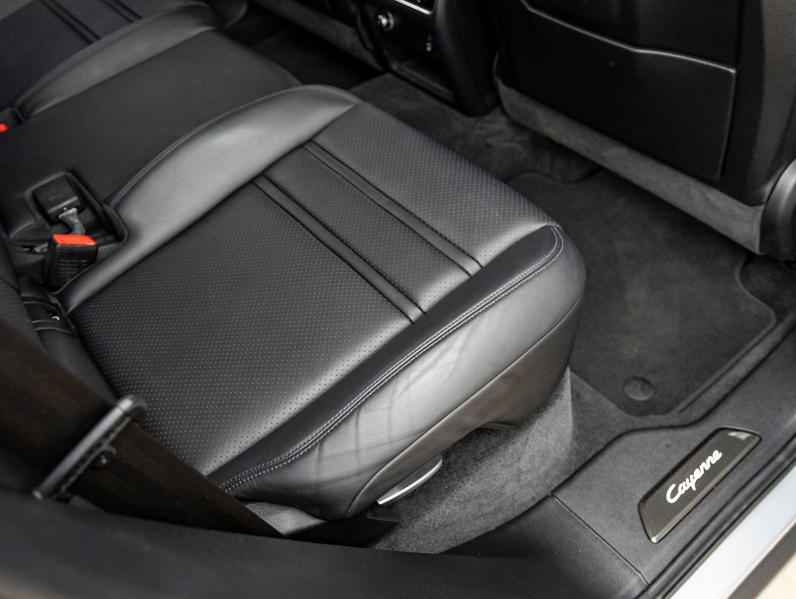 Certified 2021 Porsche Cayenne GTS image 38