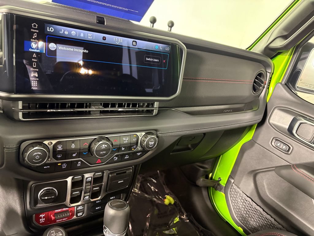 Used 2025 Jeep Gladiator Rubicon AWD/4WD image 16