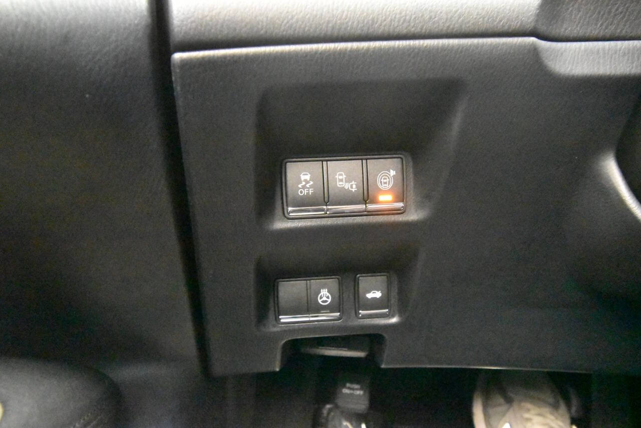 Used 2016 INFINITI Q70 L 3.7 w/ Technology Package image 29