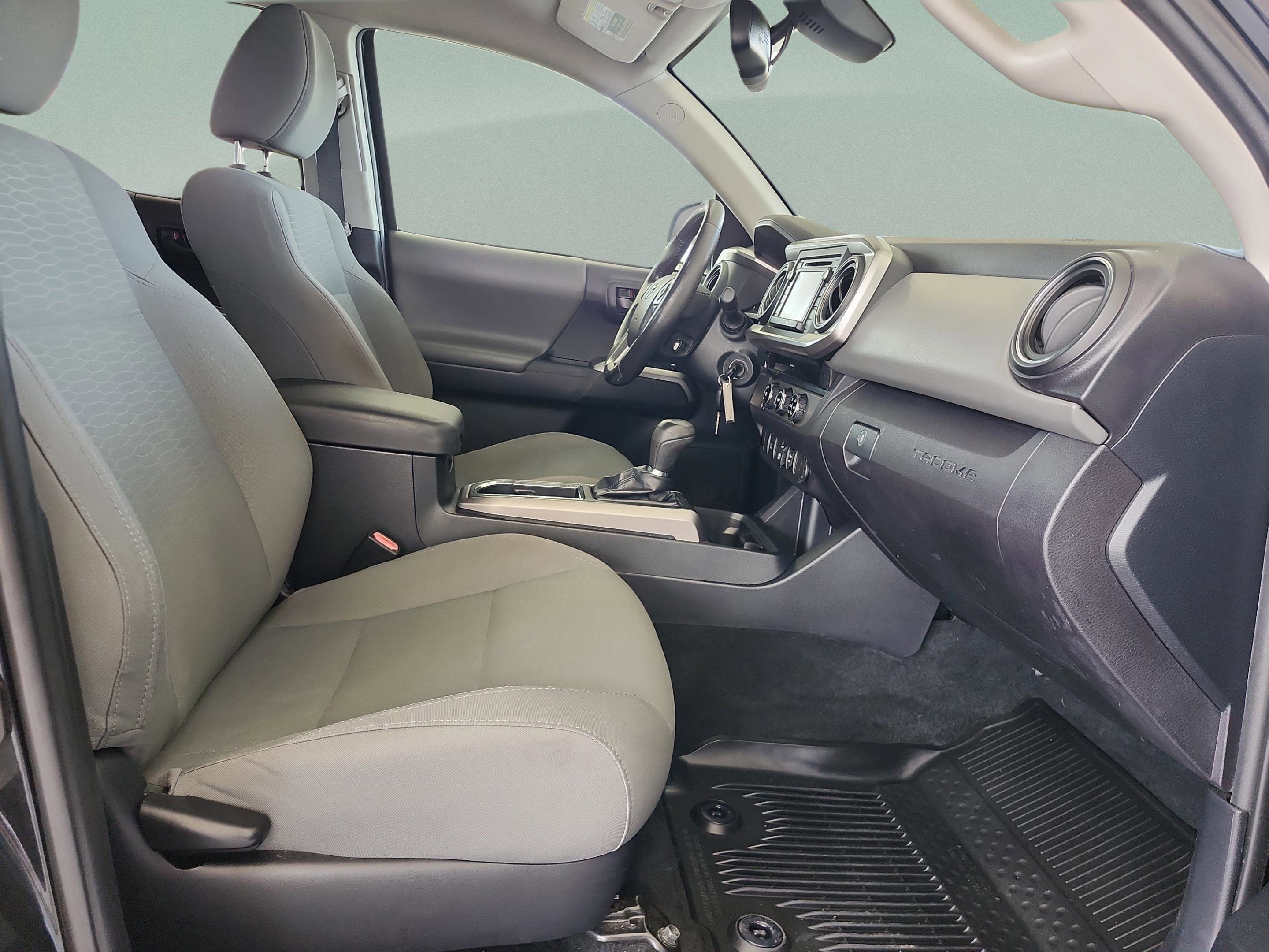 Used 2018 Toyota Tacoma SR5 RWD image 19
