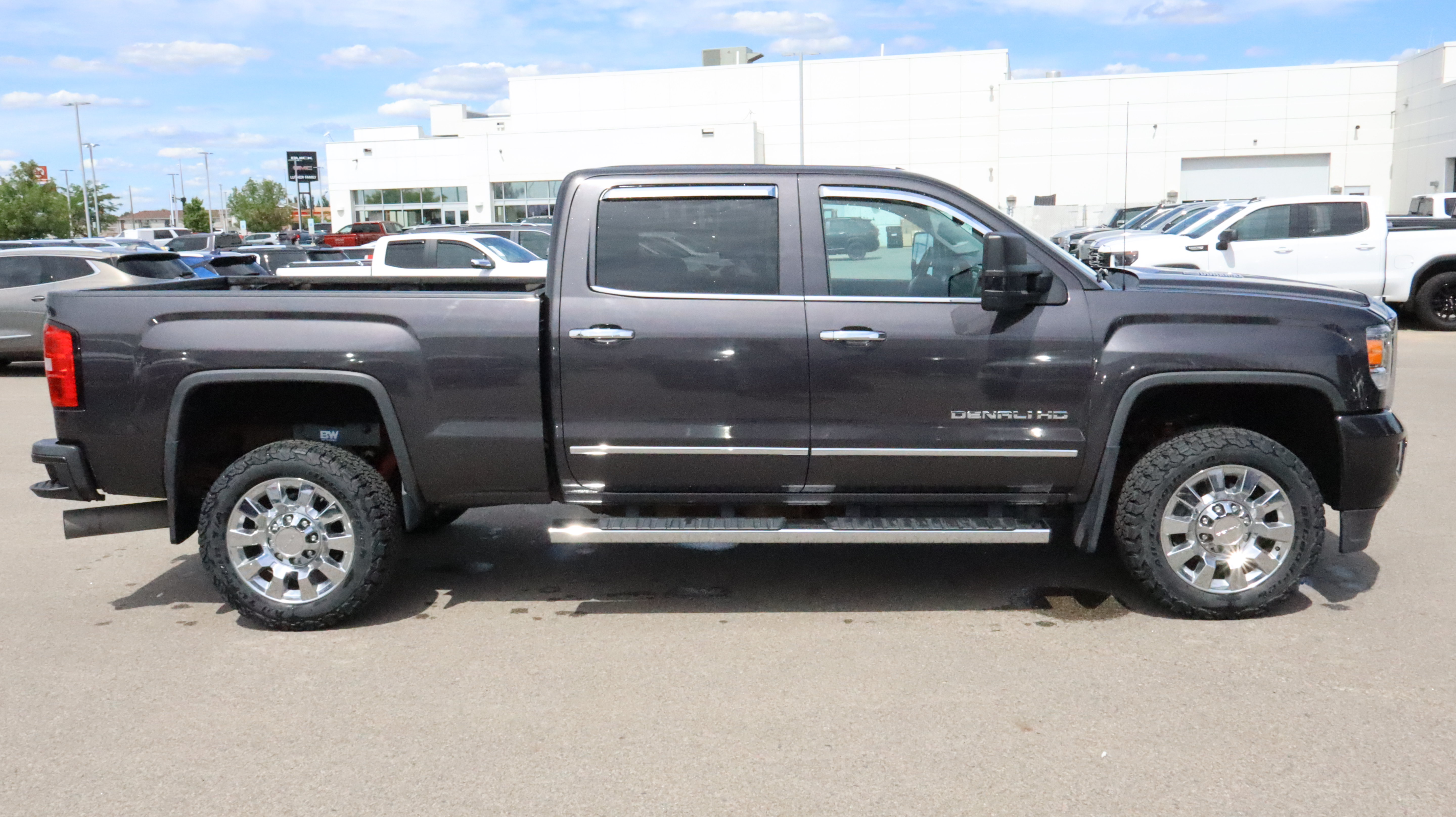 Used 2015 GMC Sierra 2500 Denali w/ Duramax Plus Package AWD/4WD image 8