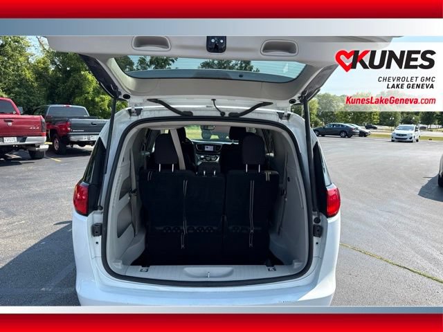Used 2023 Chrysler Voyager LX FWD image 22