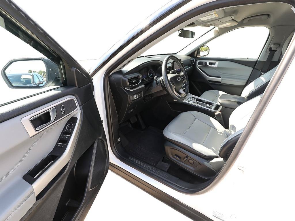 Used 2021 Ford Explorer XLT w/ Equipment Group 202A AWD/4WD image 12