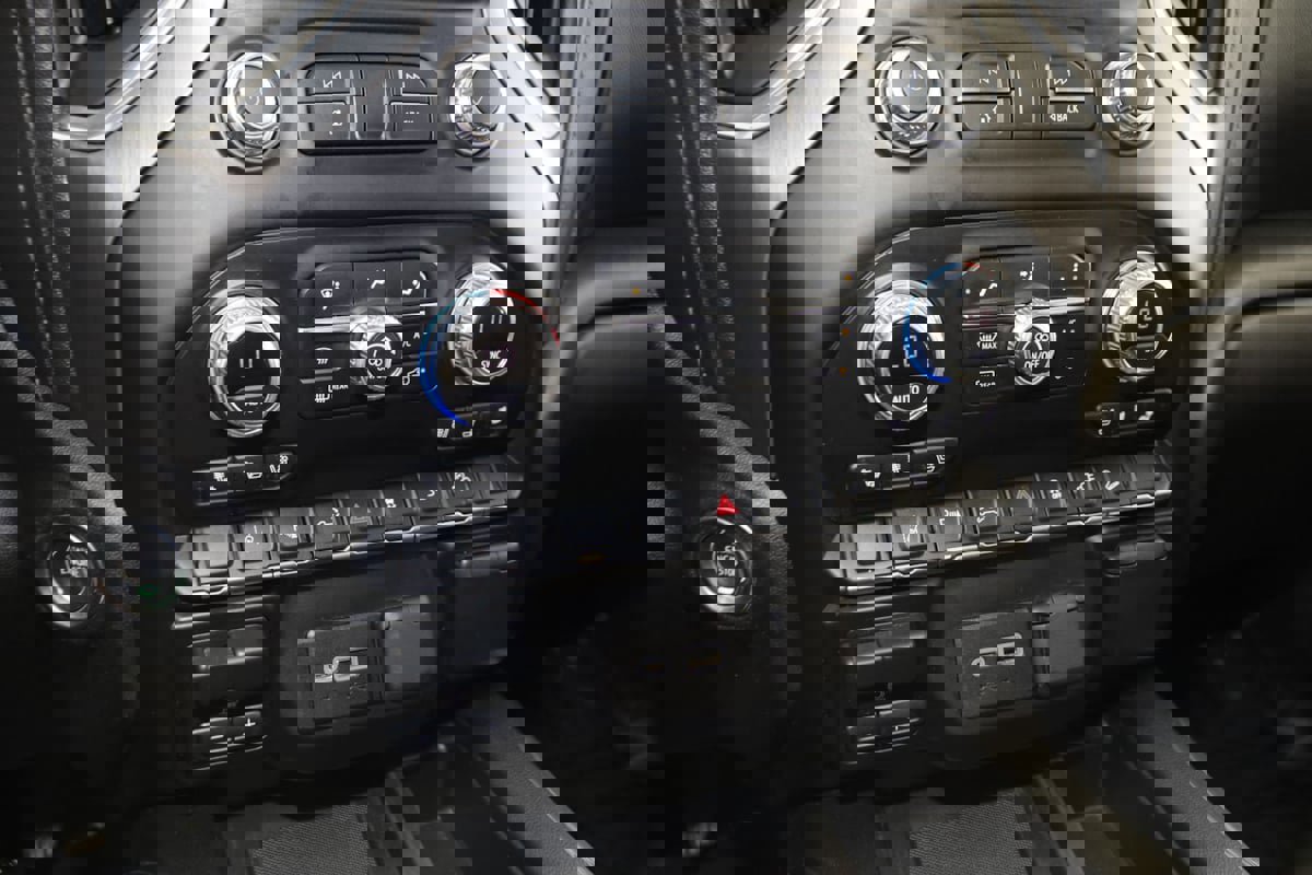 Used 2022 GMC Sierra 2500 Denali w/ Snow Plow Prep/Camper Package image 28