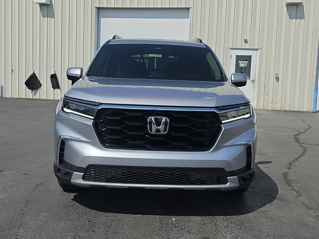 Used 2025 Honda Pilot Elite image 2
