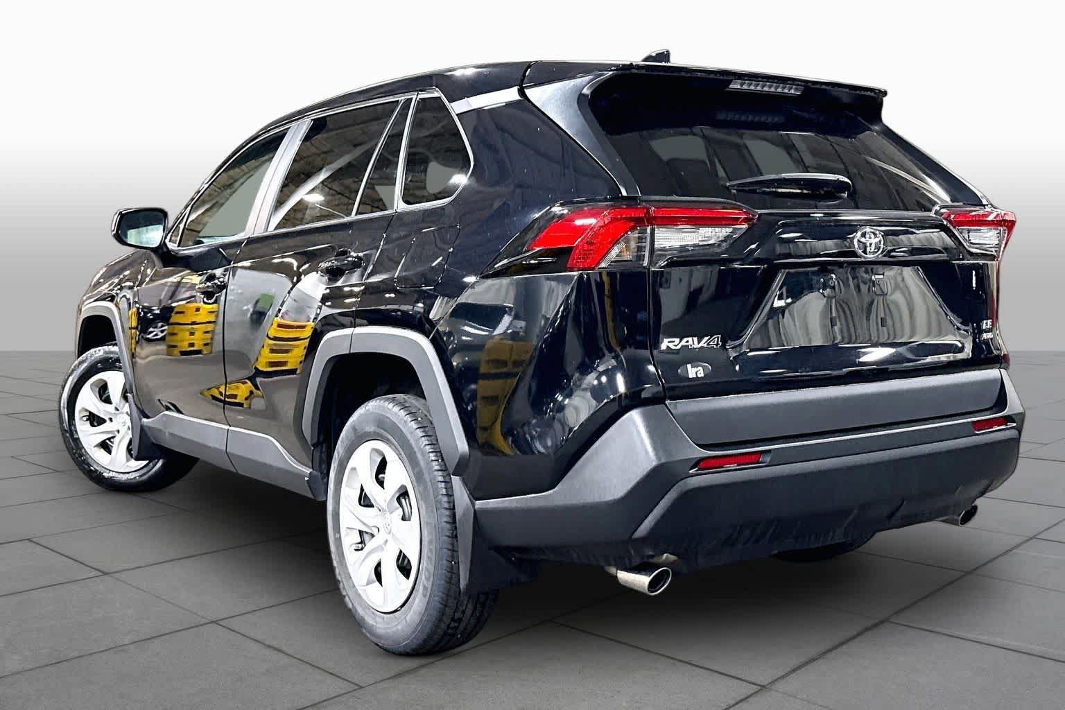 Used 2023 Toyota RAV4 LE AWD/4WD image 12