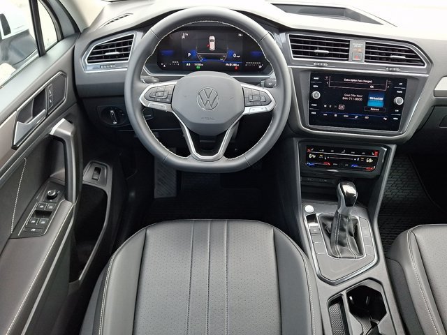Used 2024 Volkswagen Tiguan SE FWD image 14