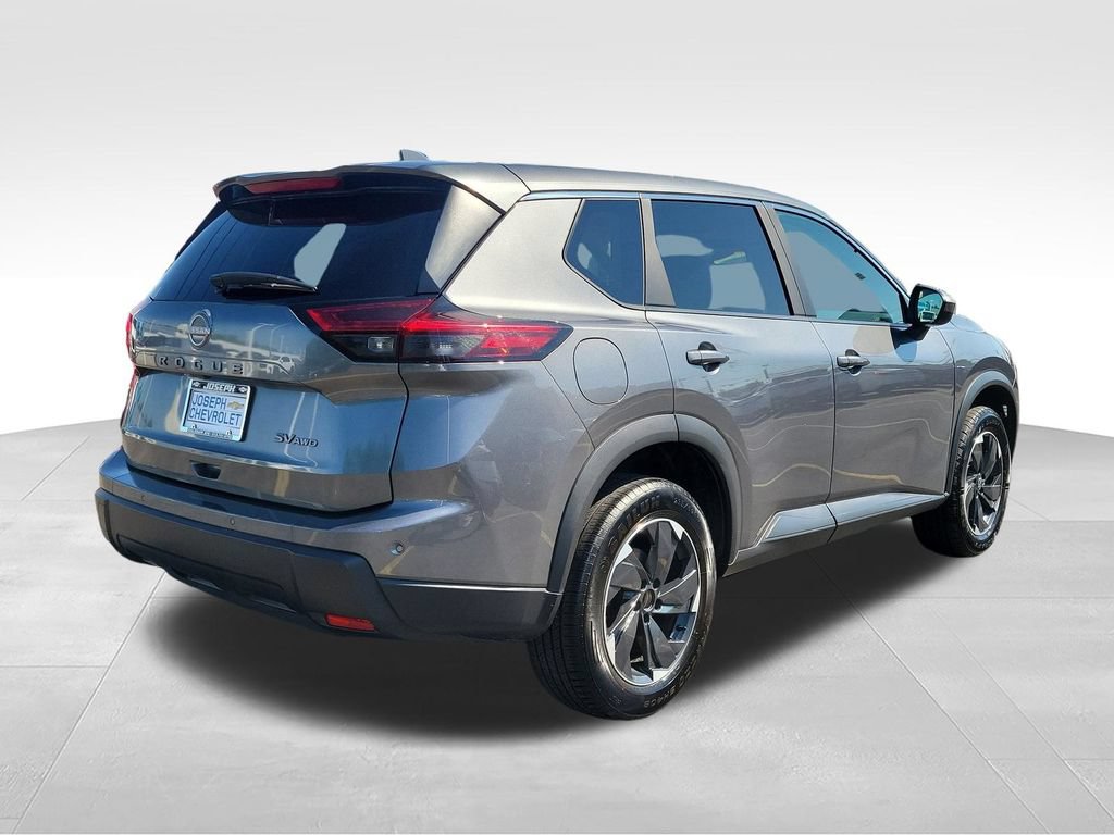 Used 2024 Nissan Rogue SV AWD/4WD image 4