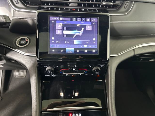 Used 2023 Jeep Grand Cherokee L Laredo image 21