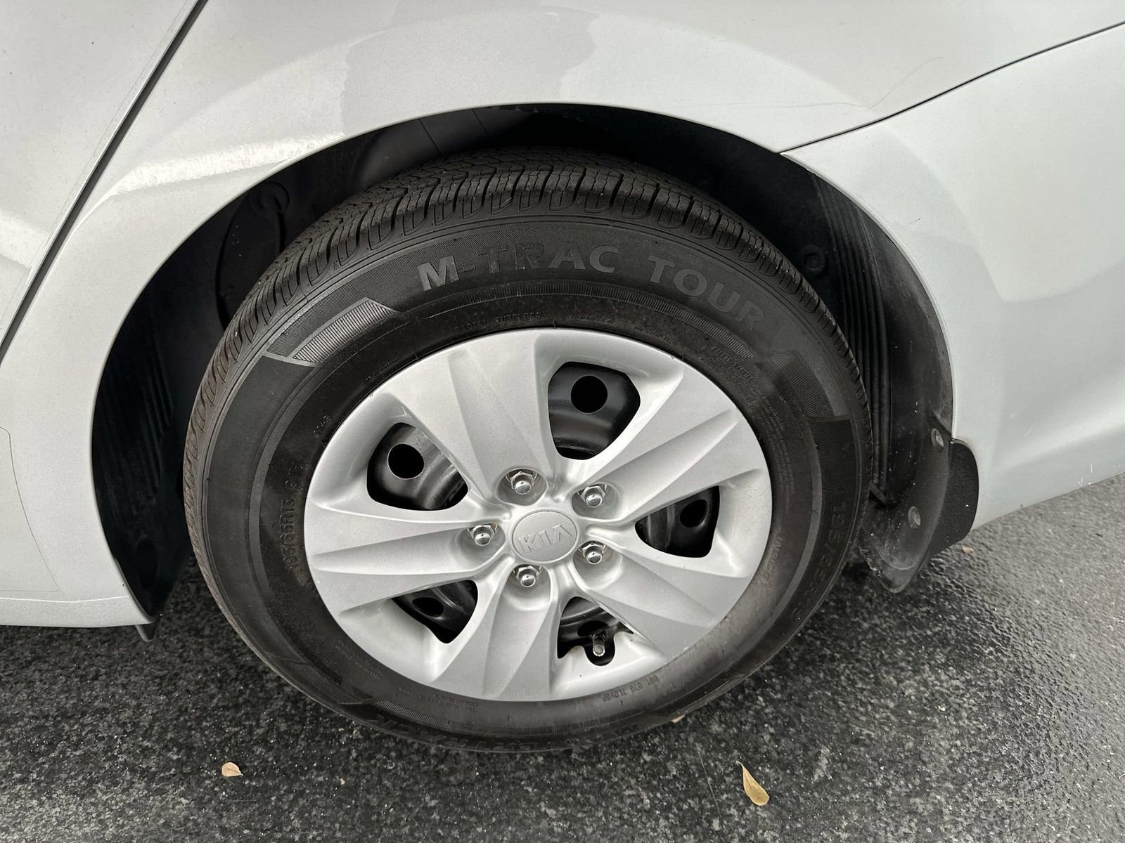 Used 2017 Kia Forte LX image 10