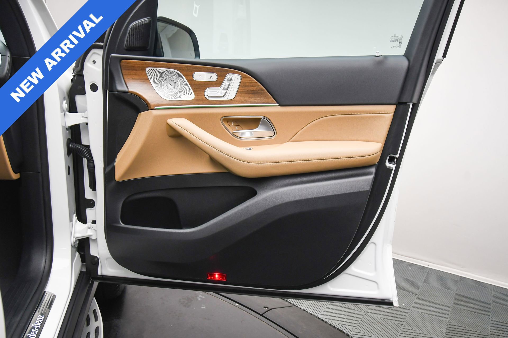 Used 2025 Mercedes-Benz GLS 450 4MATIC image 48