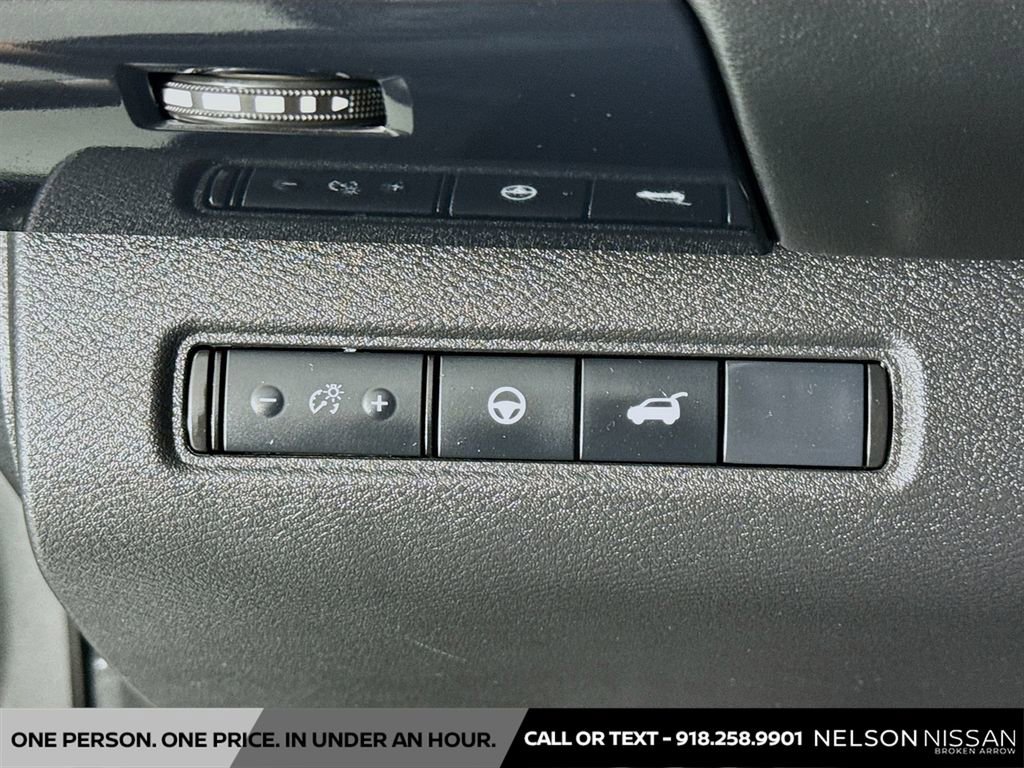Certified 2025 Nissan Pathfinder SV image 10