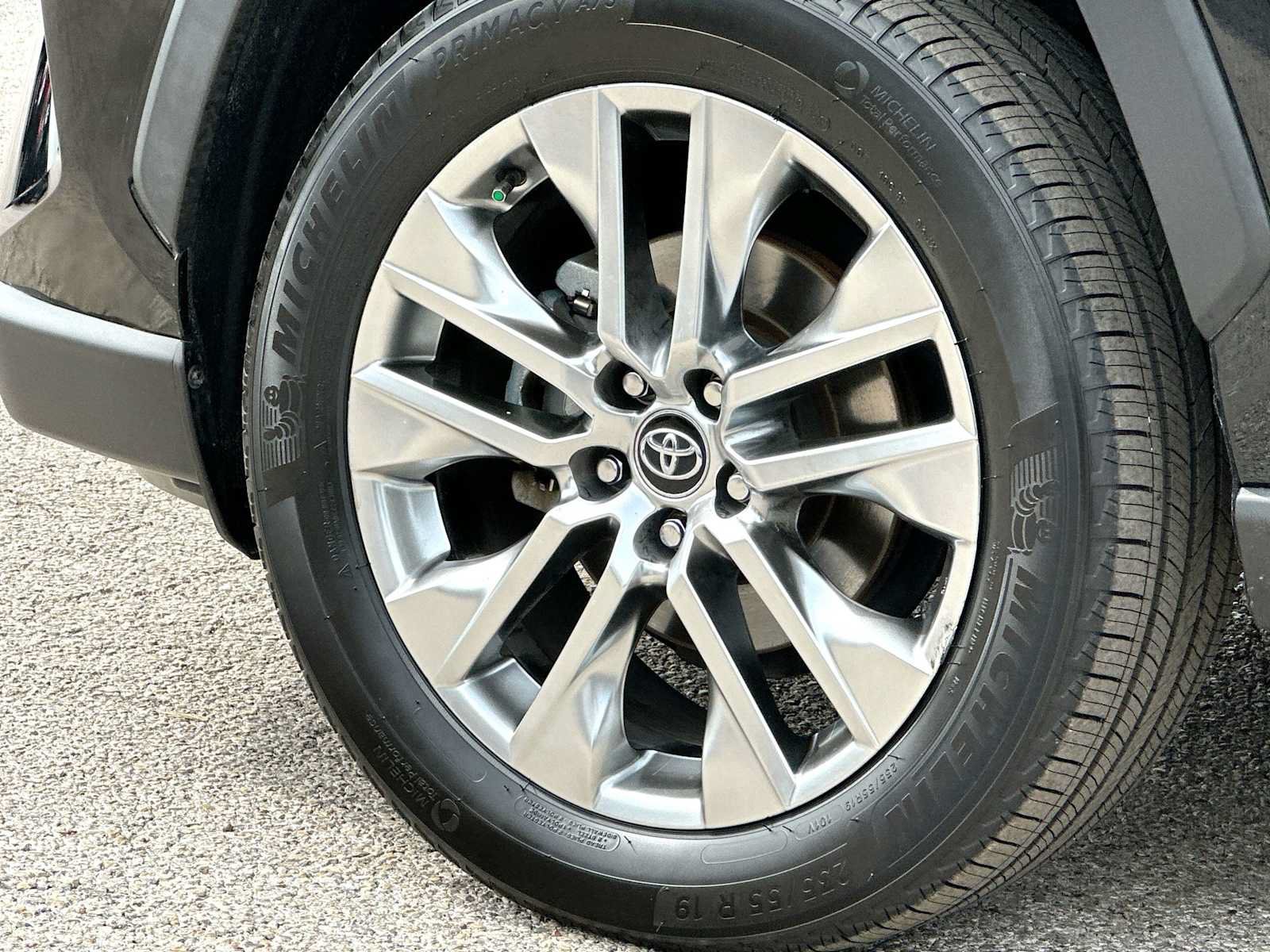 Used 2020 Toyota RAV4 XLE Premium FWD image 11