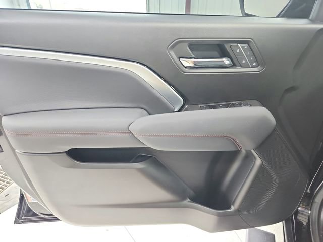 Used 2025 Chevrolet Colorado Z71 w/ Technology Package AWD/4WD image 39