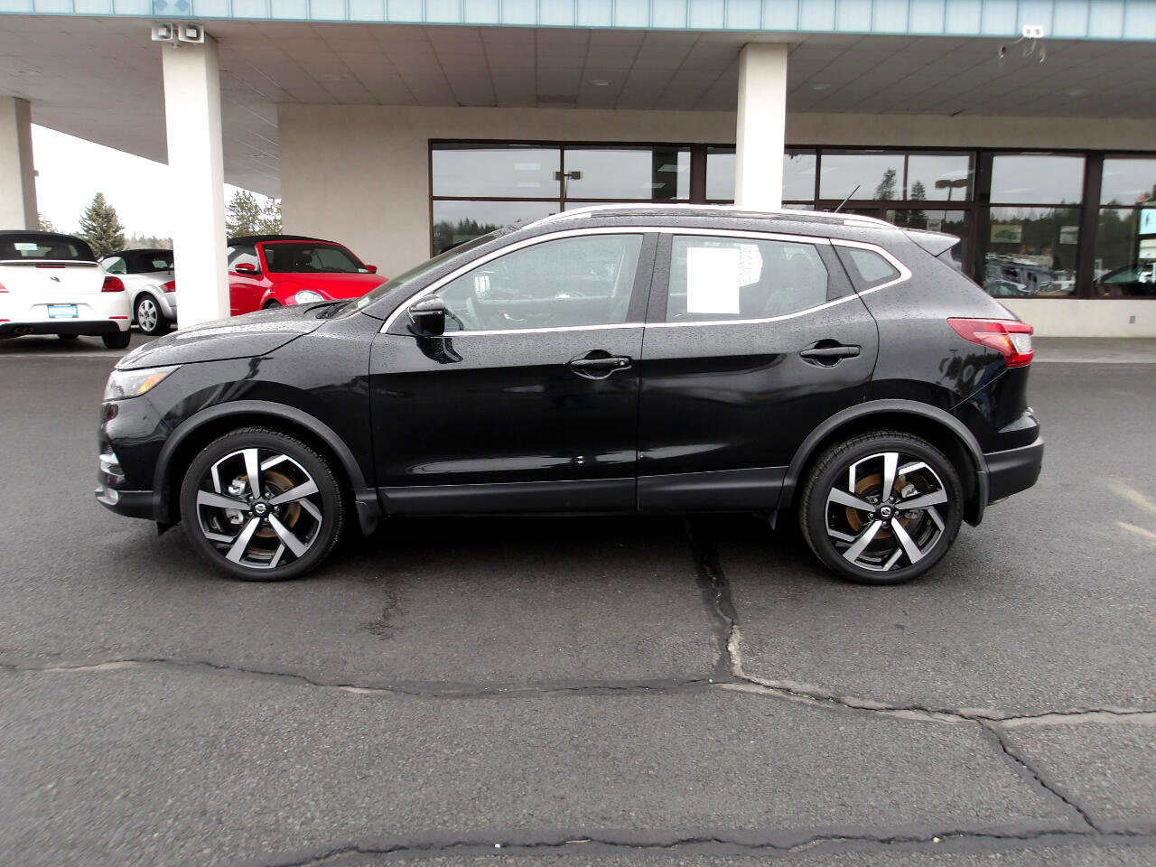 Used 2022 Nissan Rogue Sport SL w/ Premium Package image 2