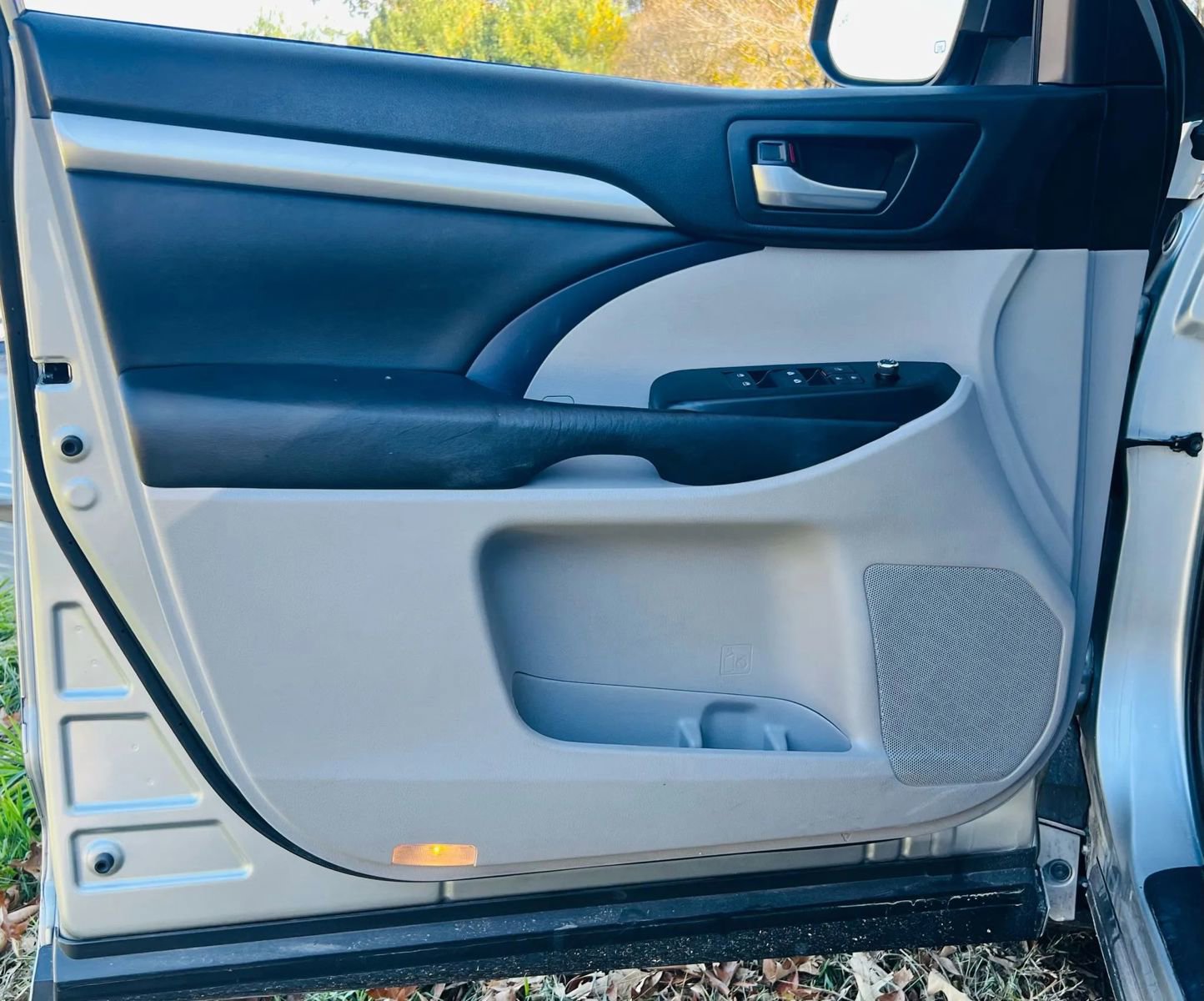 Used 2018 Toyota Highlander XLE image 19