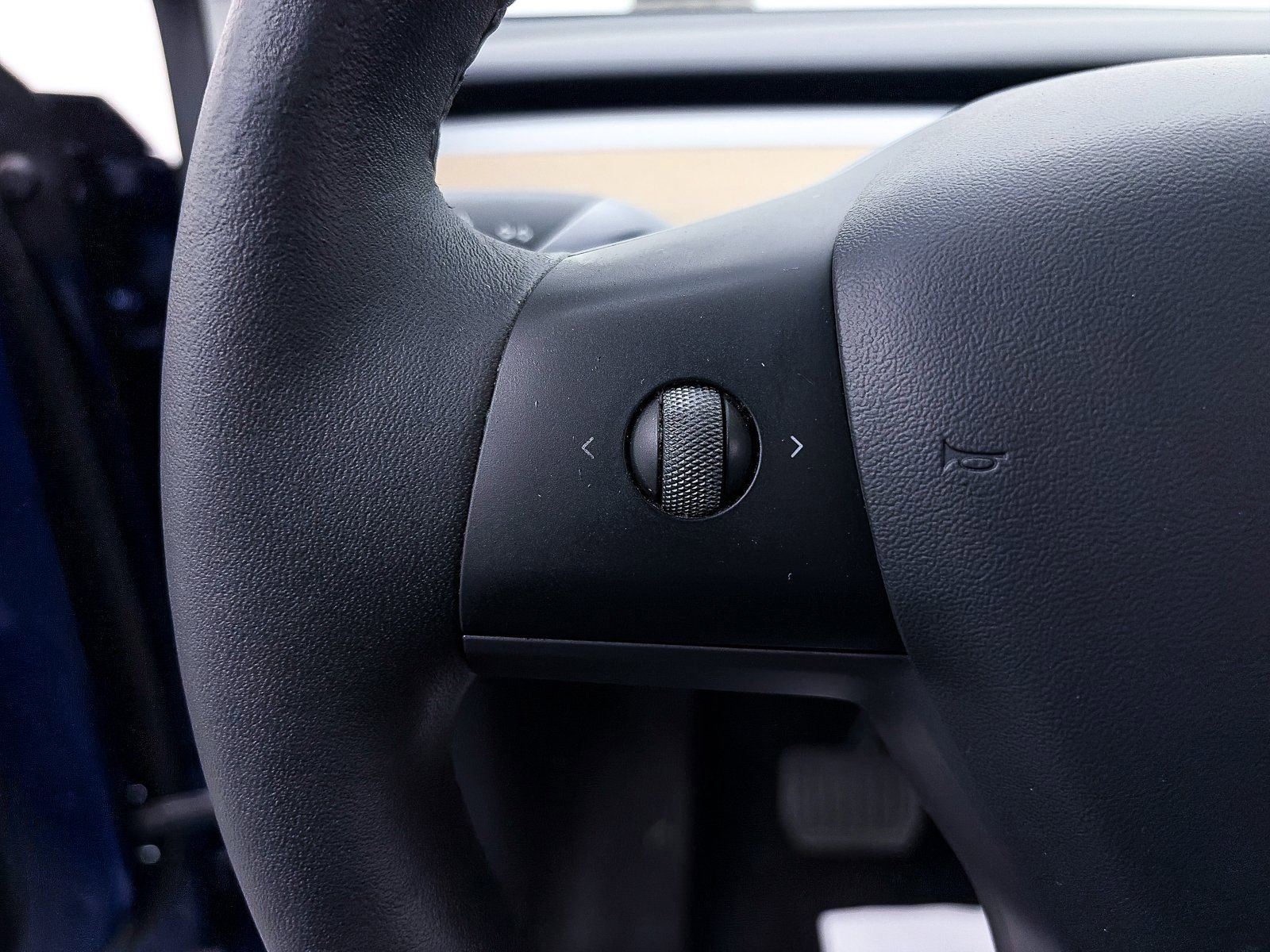 Used 2022 Tesla Model Y Long Range image 27