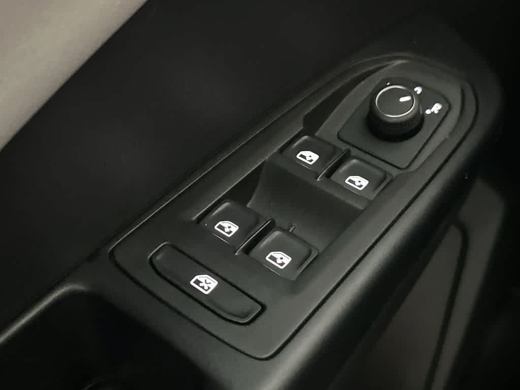 Used 2025 Volkswagen Taos S FWD image 17