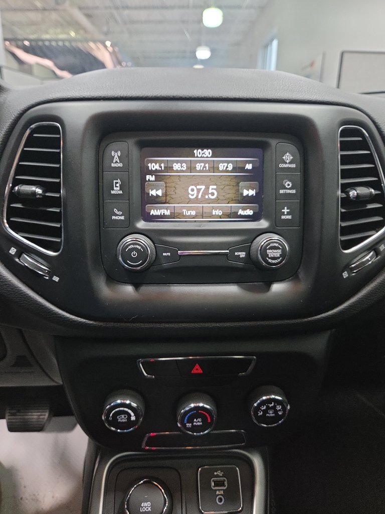 Used 2018 Jeep Compass Latitude AWD/4WD image 6
