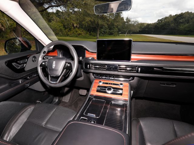 Used 2024 Lincoln Aviator Reserve AWD/4WD image 16