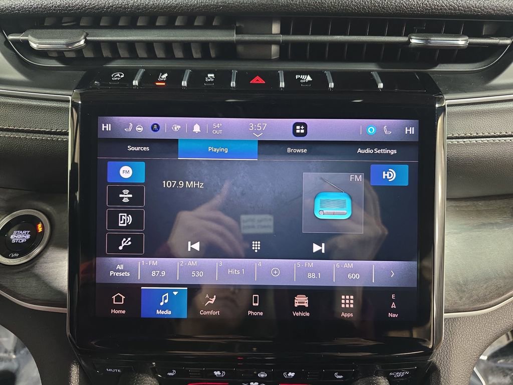 Used 2024 Jeep Grand Cherokee L Limited w/ Luxury Tech Group II image 24