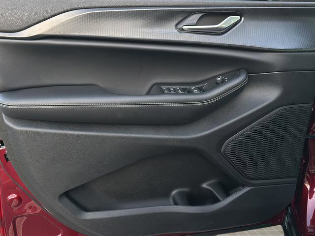 New 2025 Jeep Grand Cherokee Altitude image 16