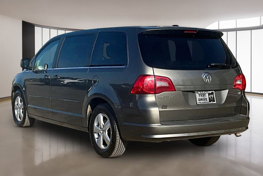 Used 2010 Volkswagen Routan SE FWD image 12