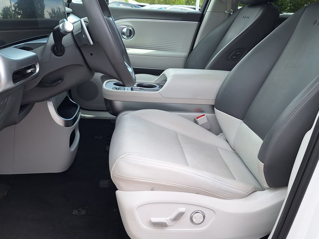 Certified 2026 Hyundai Ioniq 9 SEL AWD/4WD image 11