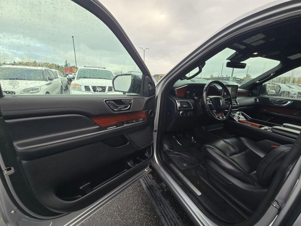 Used 2021 Lincoln Navigator 4WD image 16