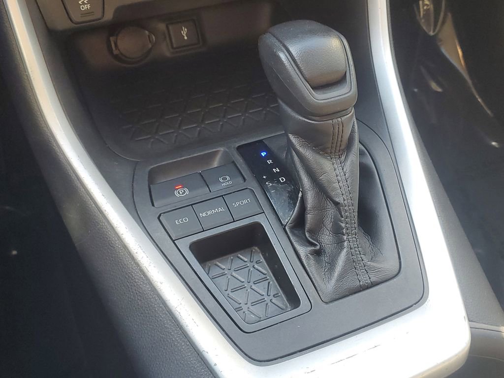 Used 2021 Toyota RAV4 XLE image 35