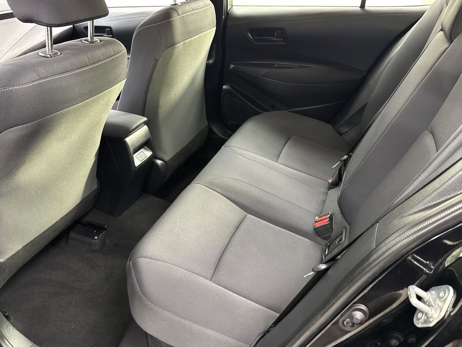 Used 2025 Toyota Corolla LE image 36