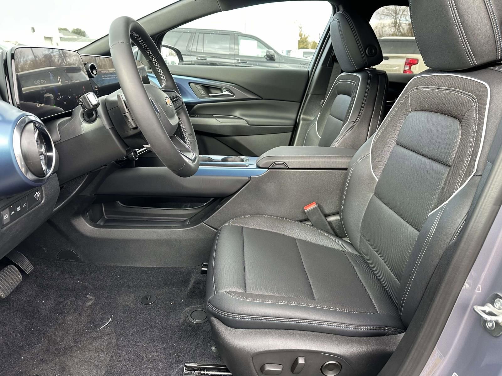 New 2026 Chevrolet Equinox EV LT w/ Convenience Package II image 21